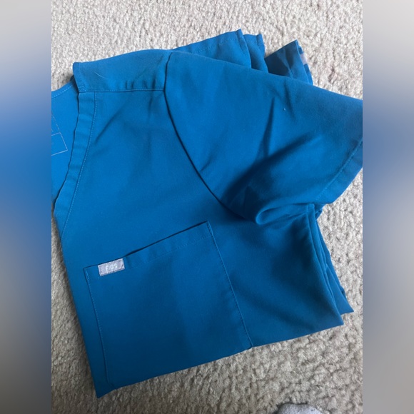 FIGS- (L)Catarina One-Pocket Scrub Top-Alps Blue - Picture 4 of 8